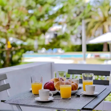 Al - Montemar アパート *